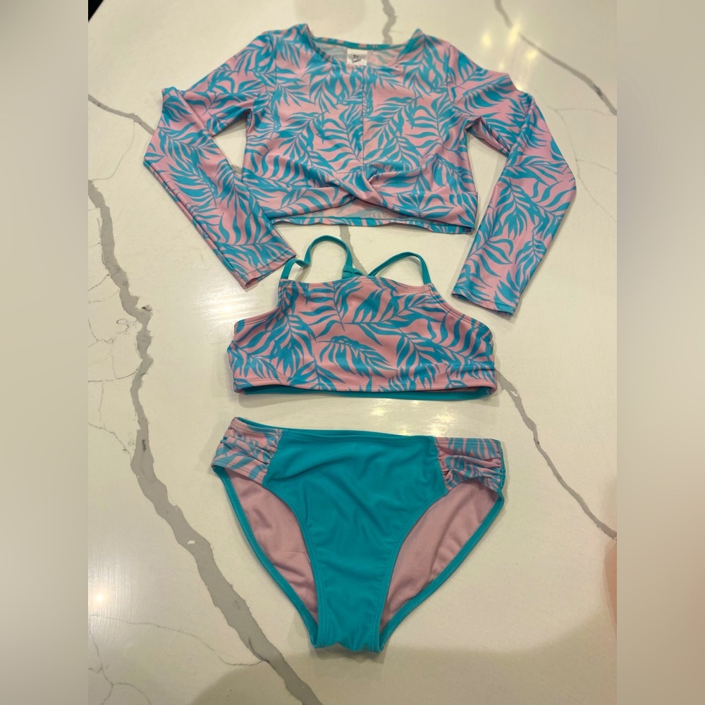 Adorable blue & pink full coverage bikini w/matching rash guard. Girls size 10